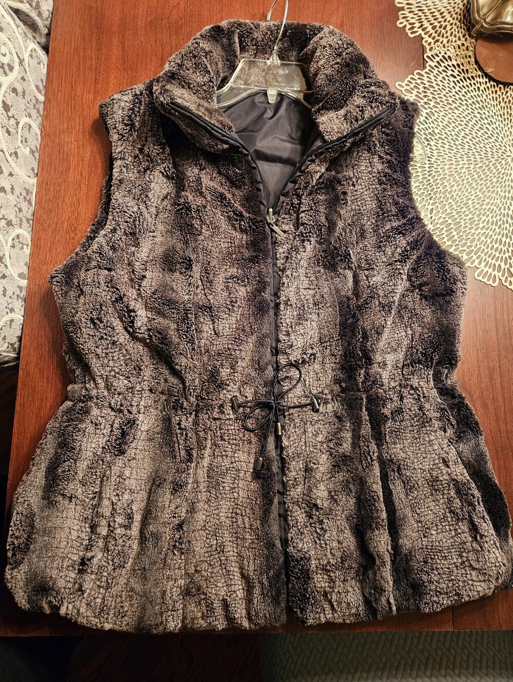 Reversible Black Faux Fur Diamond Quilted Vest Drawstring Cinch Waist M